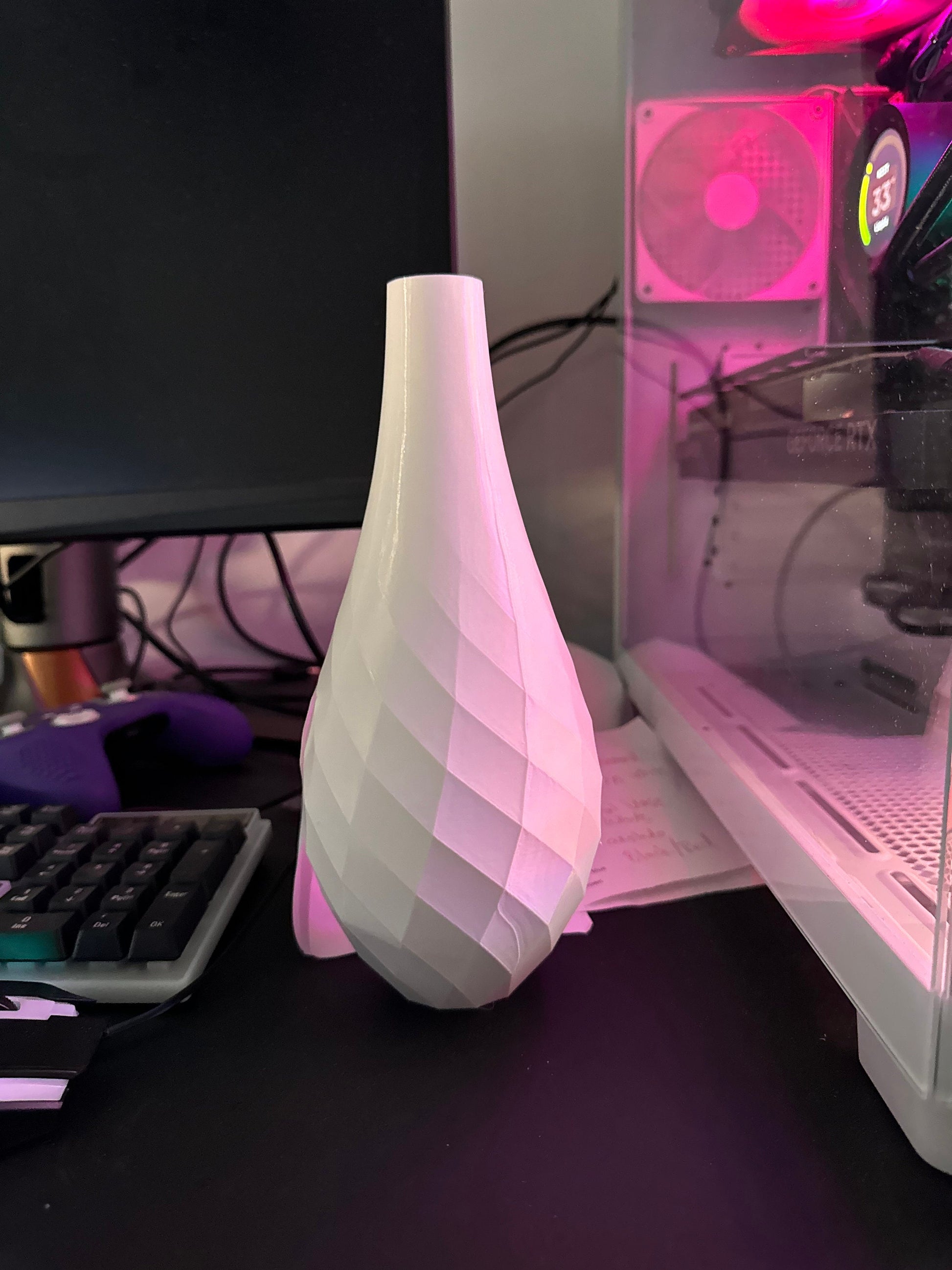 Vase with diamond pattern
