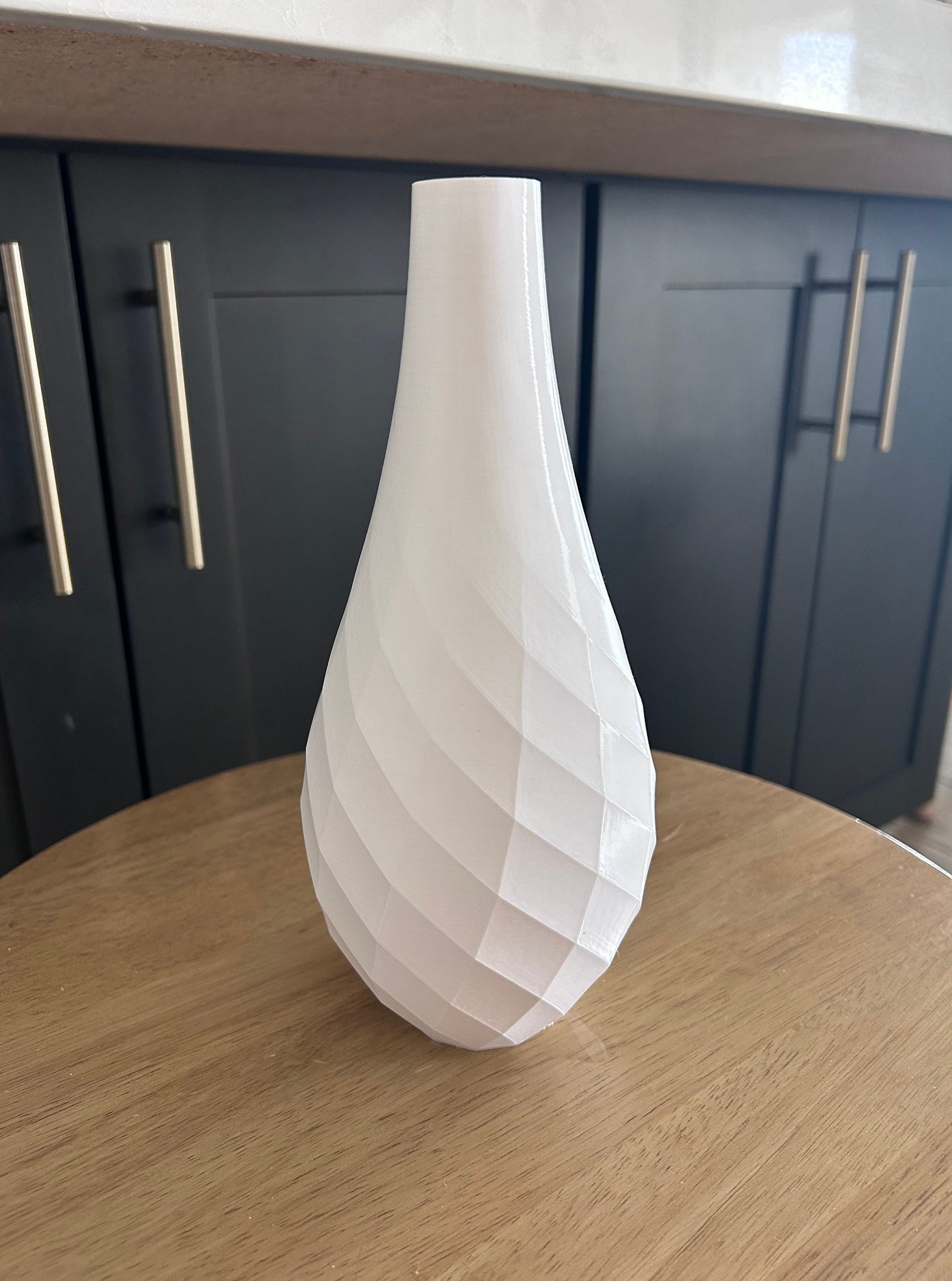 Vase with diamond pattern